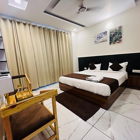 Hotel The Royal Galaxy à Rishīkesh Extérieur photo