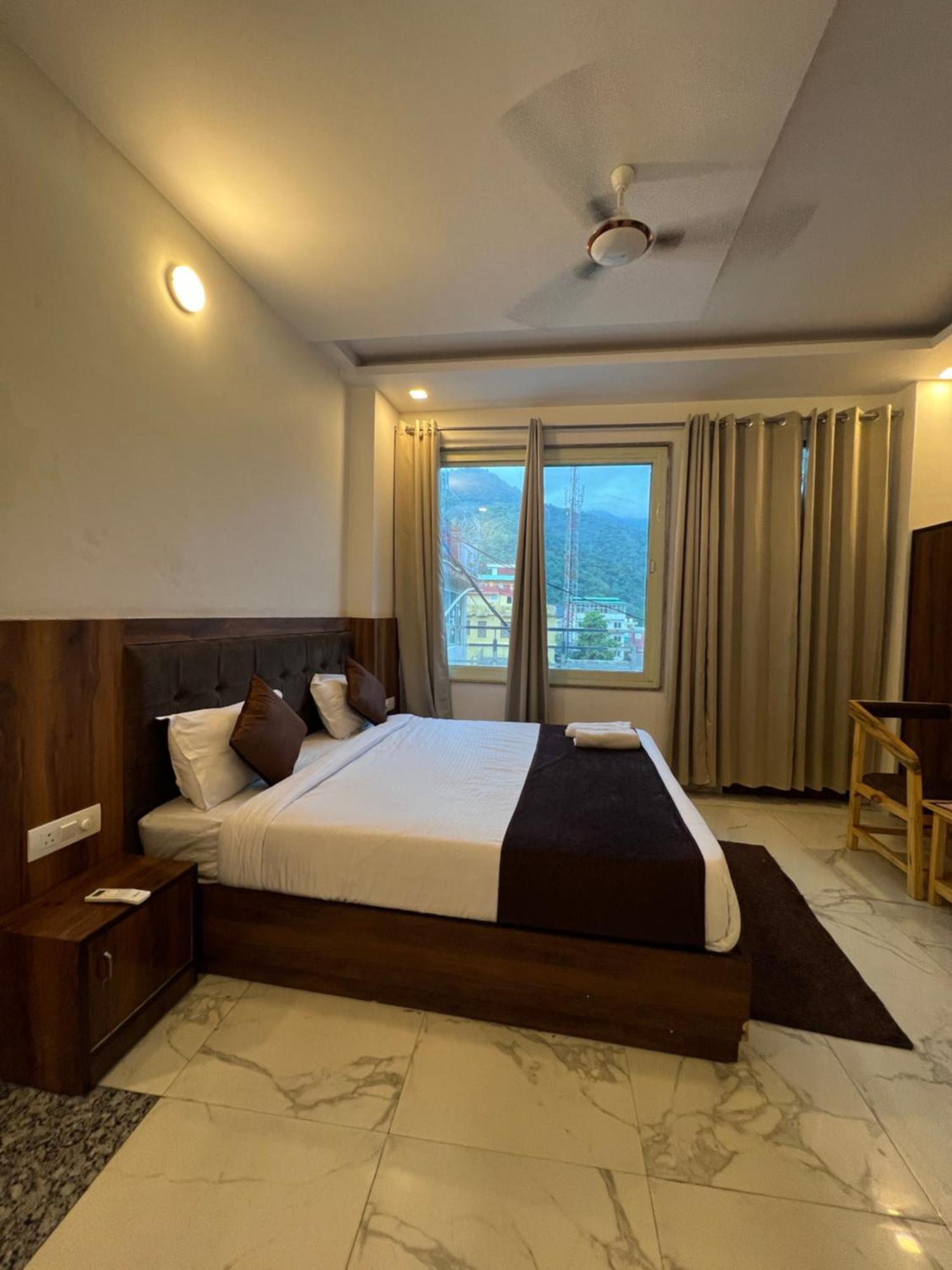 Hotel The Royal Galaxy à Rishīkesh Extérieur photo