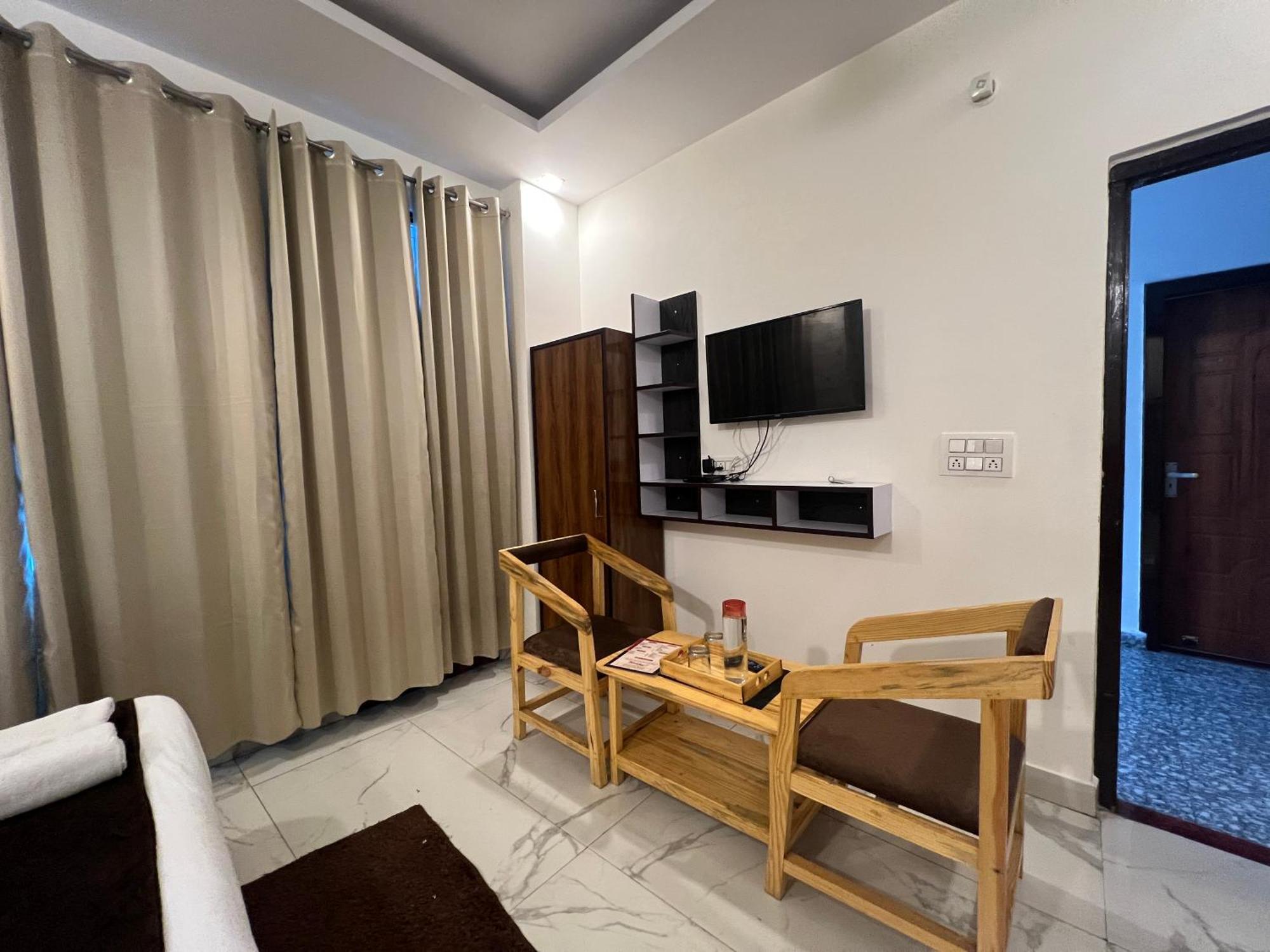 Hotel The Royal Galaxy à Rishīkesh Extérieur photo