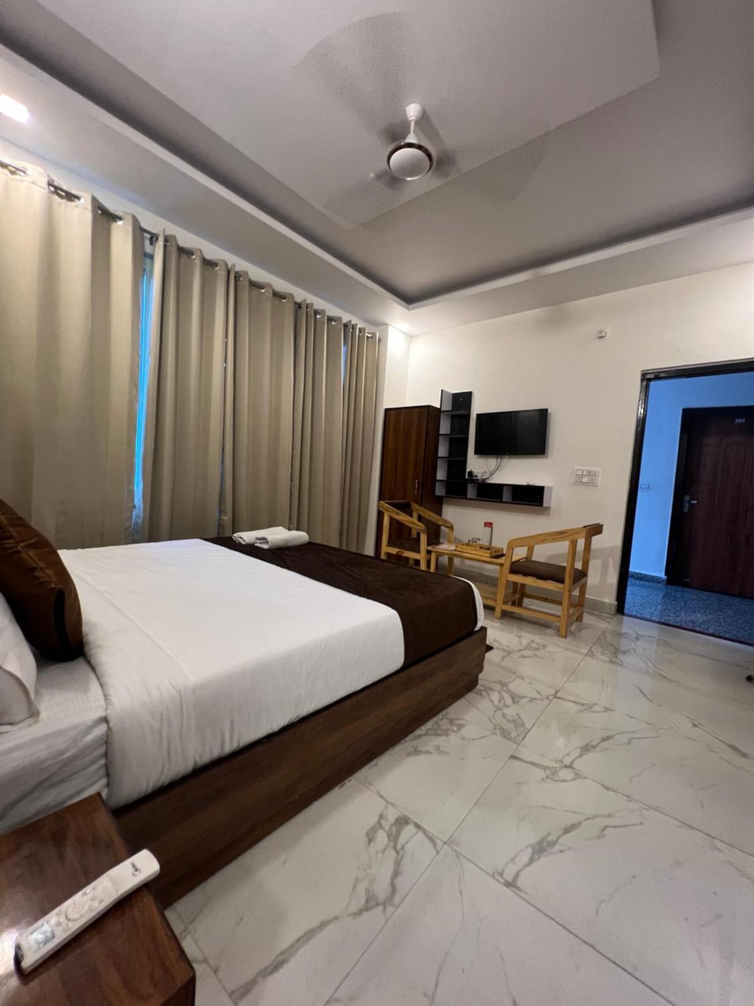 Hotel The Royal Galaxy à Rishīkesh Extérieur photo