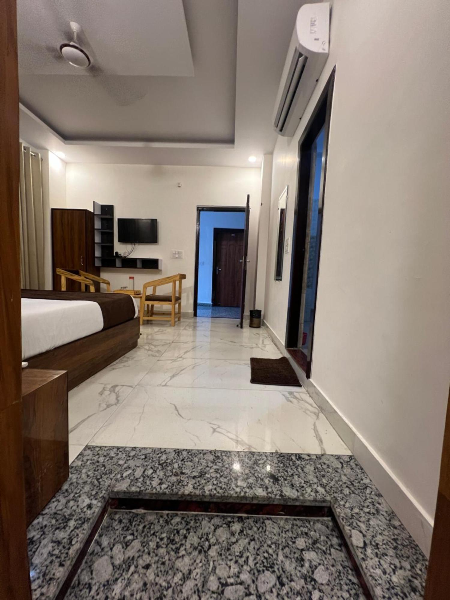 Hotel The Royal Galaxy à Rishīkesh Extérieur photo