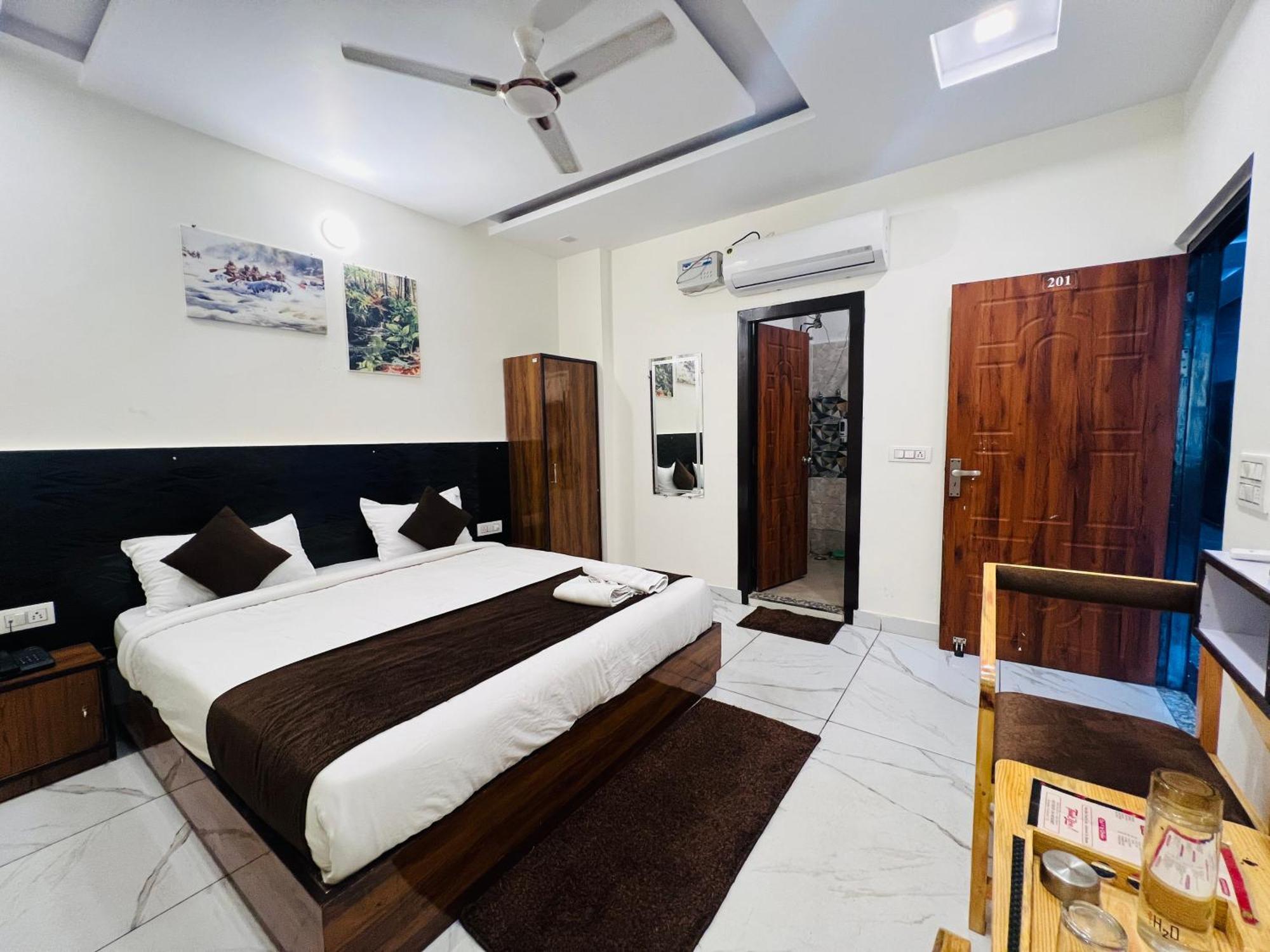 Hotel The Royal Galaxy à Rishīkesh Extérieur photo