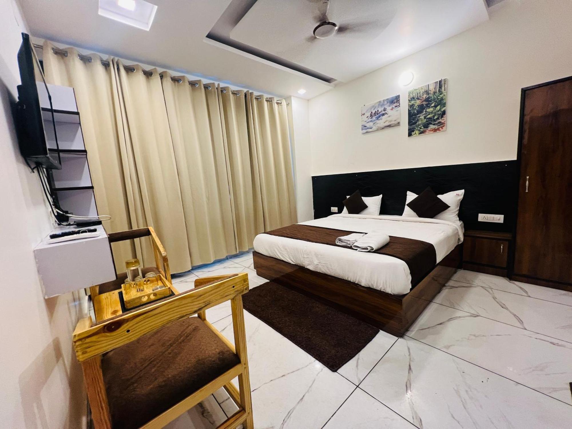 Hotel The Royal Galaxy à Rishīkesh Extérieur photo