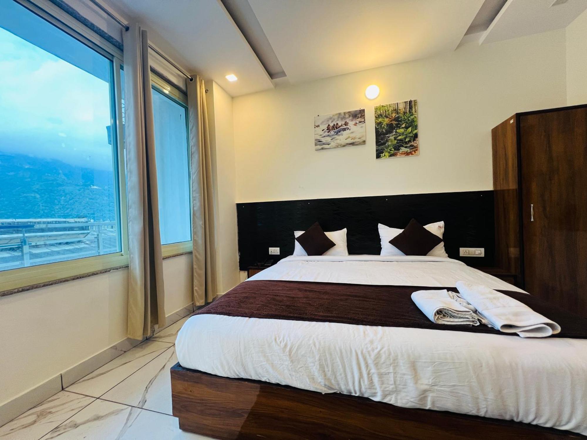 Hotel The Royal Galaxy à Rishīkesh Extérieur photo