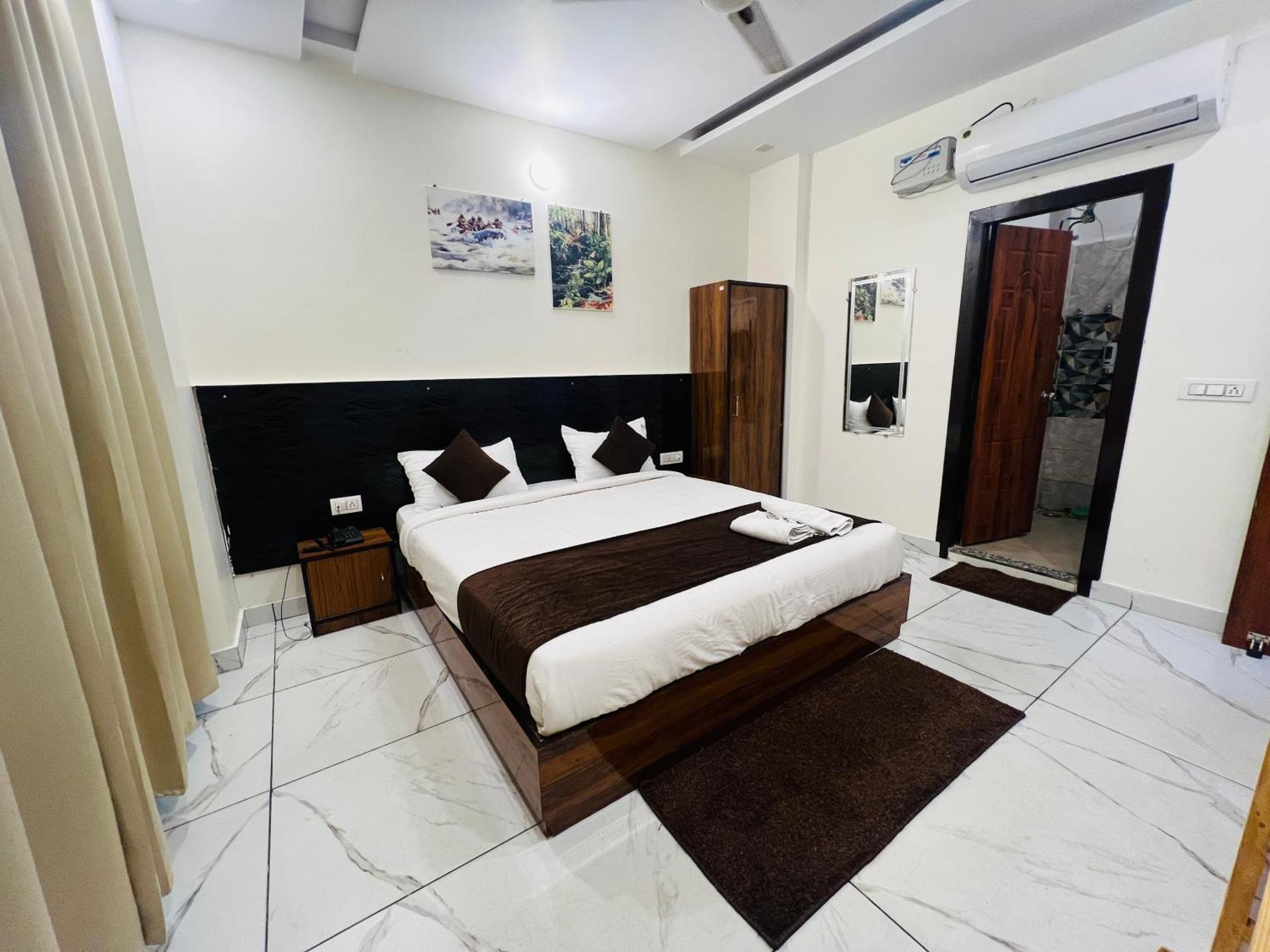 Hotel The Royal Galaxy à Rishīkesh Extérieur photo